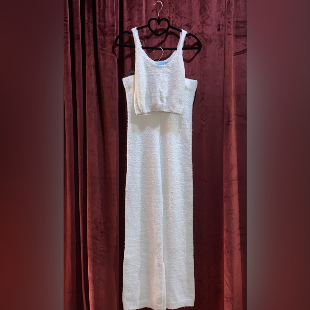 Fluffy white two-piece crop tank and flares set